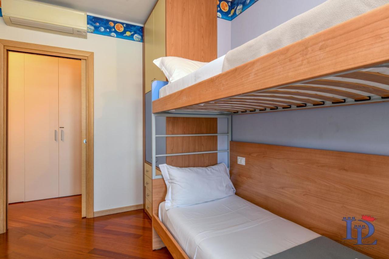 Desenzanoloft Official Partner Marriott Homes & Villas -Butterfly And 5 Pools Family Apartment Desenzano del Garda Dış mekan fotoğraf