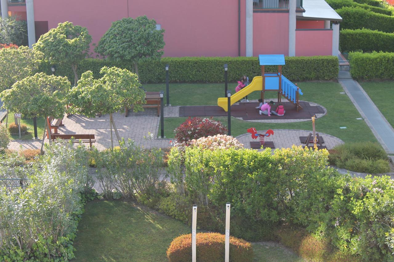 Desenzanoloft Official Partner Marriott Homes & Villas -Butterfly And 5 Pools Family Apartment Desenzano del Garda Dış mekan fotoğraf